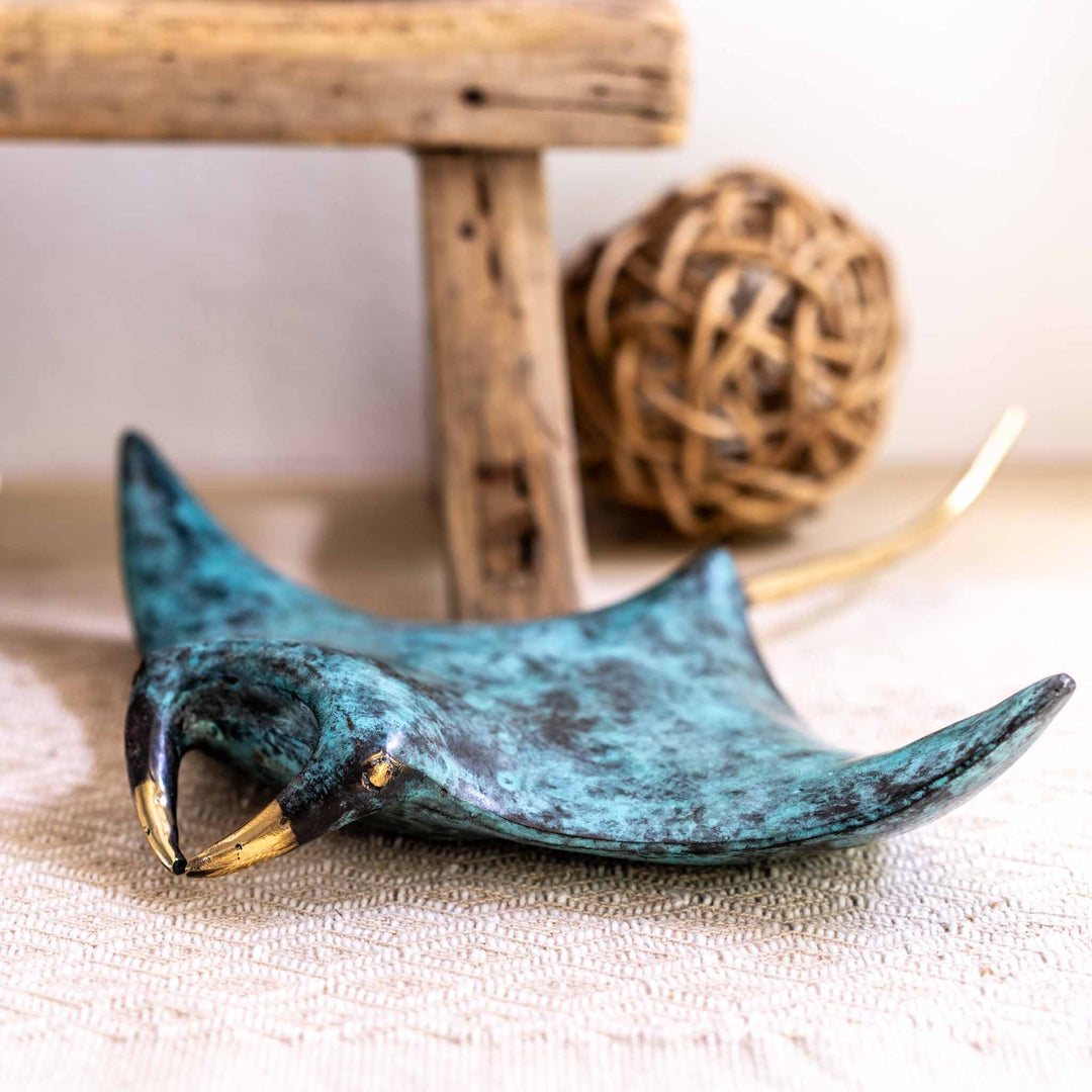 XXL Manta Ray | Aged Brass